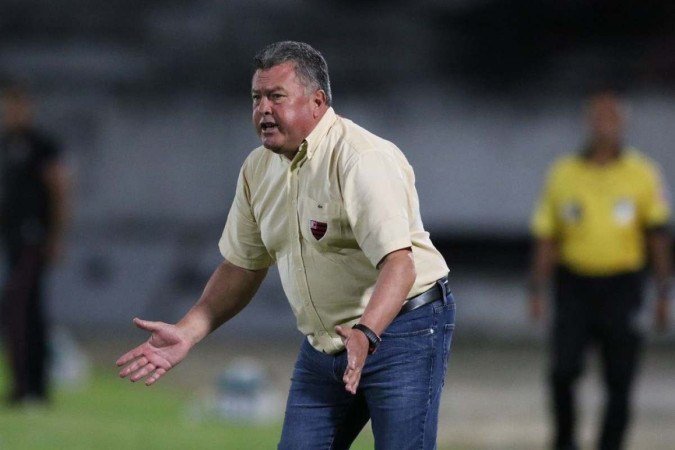 Roberto Cavalo teve encerrada a segunda passagem pelo Brasiliense. 
