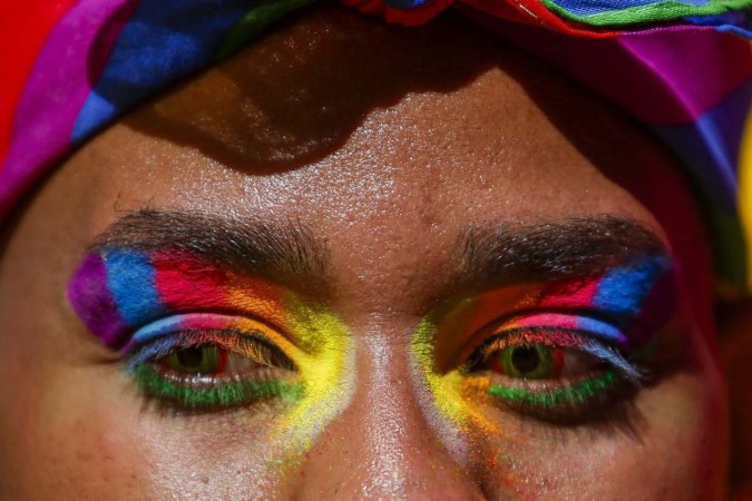 27ª Parada do Orgulho LGBT+ leva multidão para a Avenida Paulista, em São Paulo, Brasil, em 11 de junho de 2023.
 -  (crédito: Miguel SCHINCARIOL / AFP)