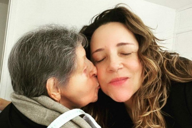 (crédito: Reprodução/Instagram Ana Carolina com a mãe, Aparecida de Souza) (crédito: Reprodução/Instagram Ana Carolina com a mãe, Aparecida de Souza)