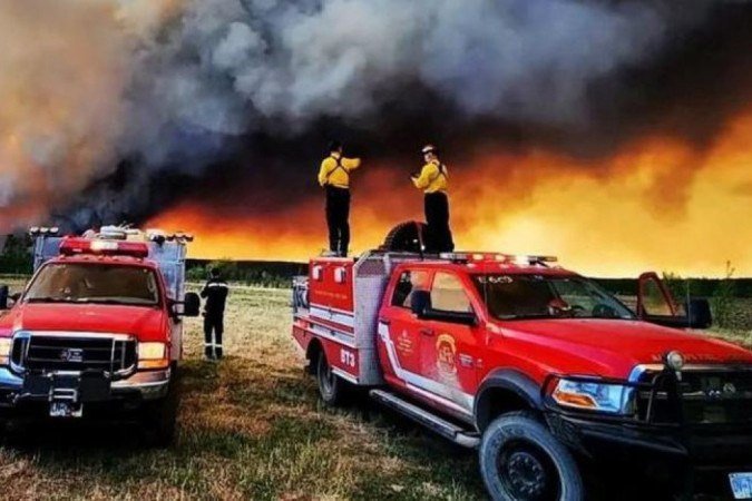 Incêndios florestais estão ocorrendo em todo o Canadá, do Quebec, no leste, à Colúmbia Britânica, no oeste - Incêndios florestais estão ocorrendo em todo o Canadá, do Quebec, no leste, à Colúmbia Britânica, no oeste -