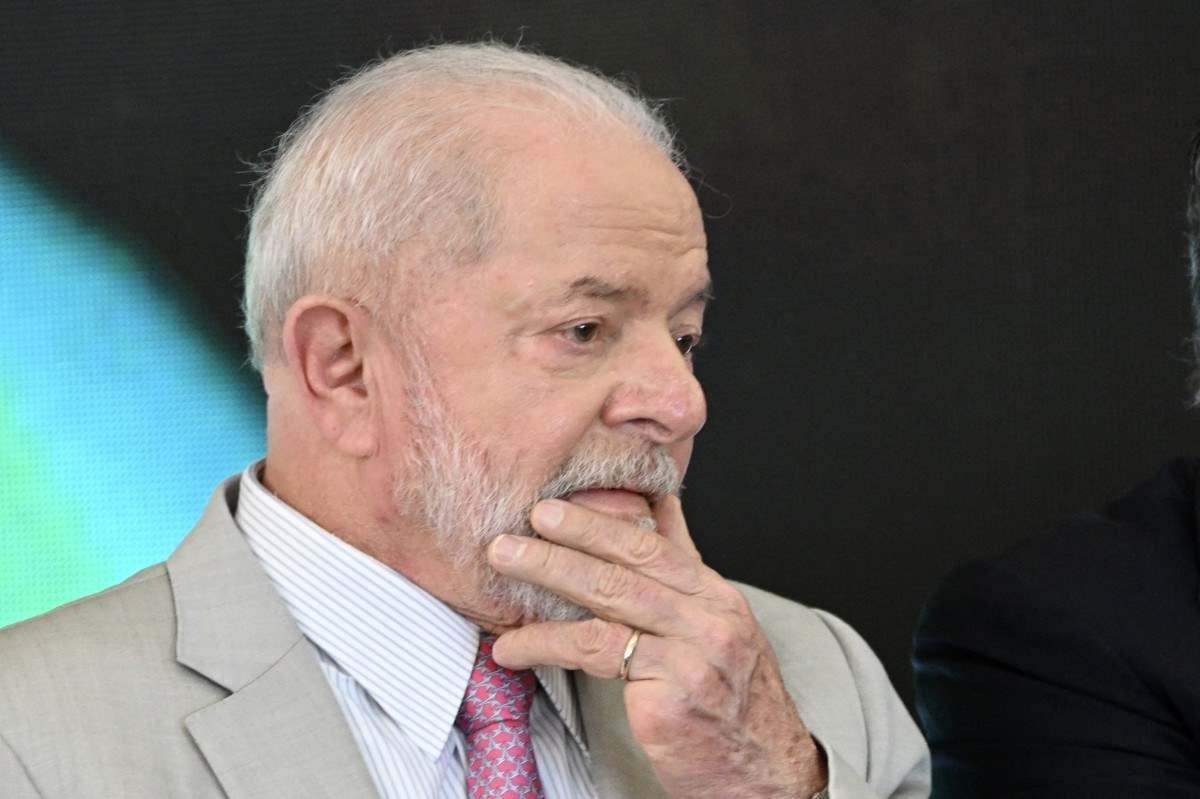 Lula e prefeito de Campinas batem boca por causa de casas de 15 m²