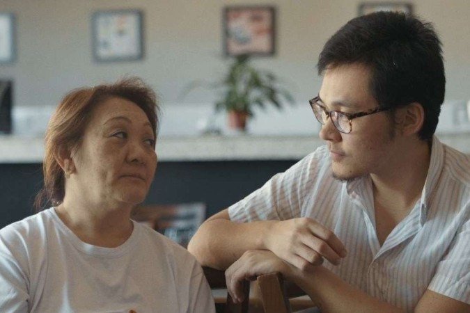 Bem-vindos de novo: o diretor Marcos Yoshi com a mãe Yayoko
 -  (crédito:  Embauba Filmes)