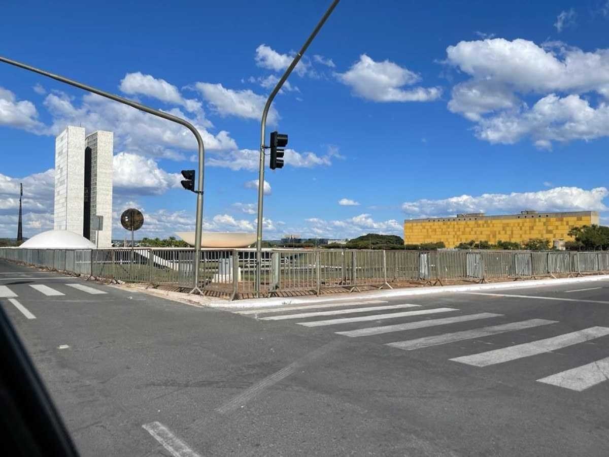 Vemos disposição para tirar grades da Praça dos Três Poderes, diz Grass