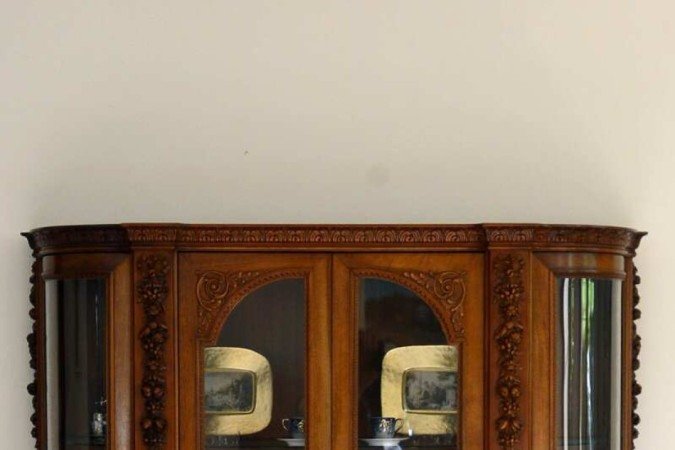 Cristaleira da residência oficial do embaixador 