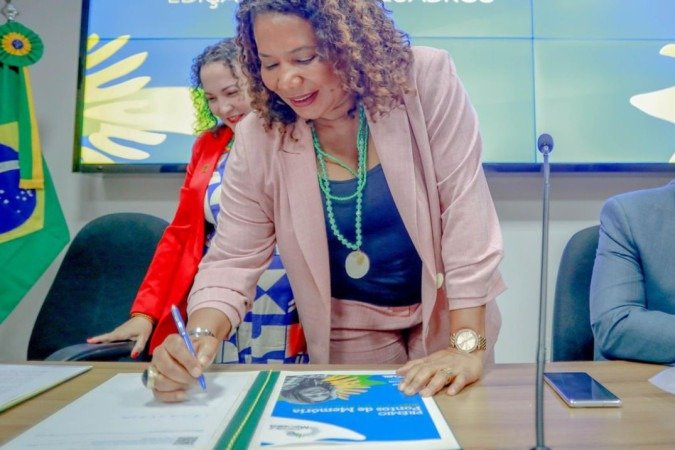 A ministra da Cultura, Margareth Menezes, oficializa o lançamento do prêmio 'Pontos de Memória 2023 — edição Helena Quadros' - A ministra da Cultura, Margareth Menezes, oficializa o lançamento do prêmio 'Pontos de Memória 2023 — edição Helena Quadros' -