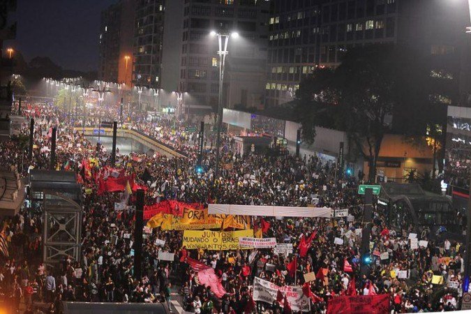 Segundo o Datafolha, 6.500 pessoas foram às ruas em São Paulo em 13 de junho; no dia 17, já eram 65.000
- (crédito: Agência Brasil) Segundo o Datafolha, 6.500 pessoas foram às ruas em São Paulo em 13 de junho; no dia 17, já eram 65.000
- (crédito: Agência Brasil)