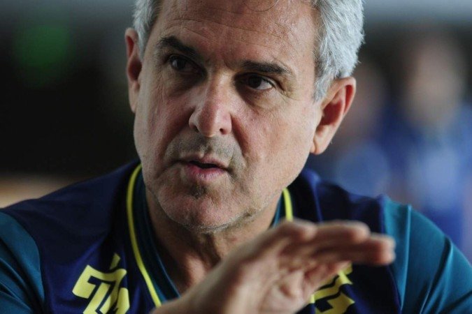 Treinador da Seleção Brasileira feminina rasgou elogios para jogadoras como Gabi e Júlia Bergmann