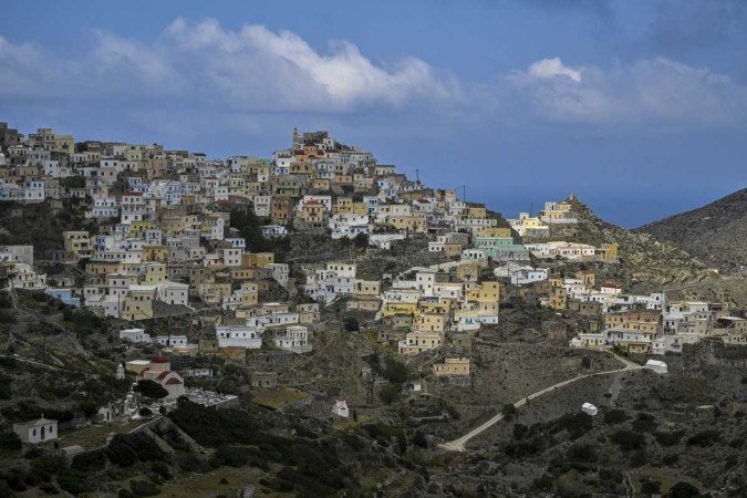 Visão geral da vila de Olympos, na ilha de Karpathos -  (crédito: Louisa GOULIAMAKI/AFP)