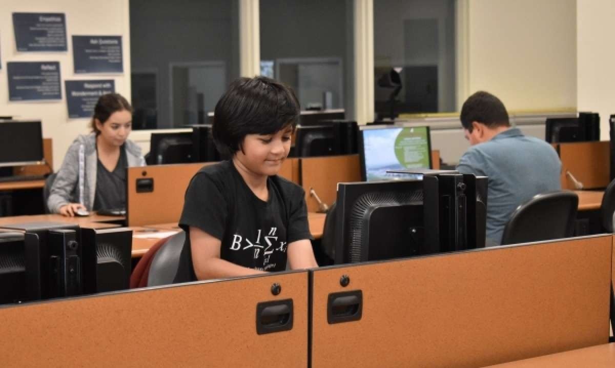 Gênio de apenas 14 anos é contratado para empresa de Elon Musk