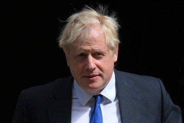 O ex-dirigente preparou cuidadosamente sua defesa, lendo 6.000 páginas de documentos, durante horas com seus advogados, segundo o The Times, que revelou suas principais linhas de atuação e anunciou que Johnson pediria desculpas, como ocorreu -  (crédito: DANIEL LEAL / AFP)