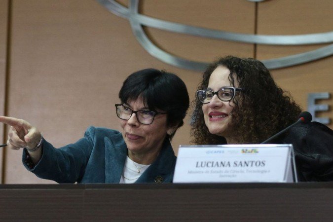 A ministra da Ciência, Tecnologia e Inovação, Luciana Santos, e a presidente da Capes, Mercedes Bustamante, durante a solenidade de lançamento da edição 2023 do Ciência 10! (C10!) Foto: Valter Campanato/Agência Brasil - (crédito: Valter Campanato/Ag..ncia Brasil) A ministra da Ciência, Tecnologia e Inovação, Luciana Santos, e a presidente da Capes, Mercedes Bustamante, durante a solenidade de lançamento da edição 2023 do Ciência 10! (C10!) Foto: Valter Campanato/Agência Brasil - (crédito: Valter Campanato/Ag..ncia Brasil)