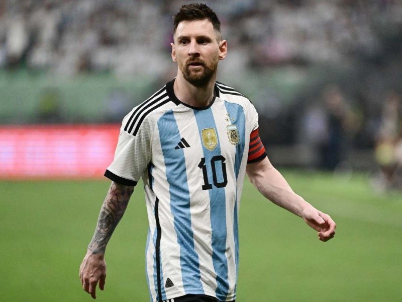 Messi 800 gols: em jogo da Argentina, atacante atinge marca histórica