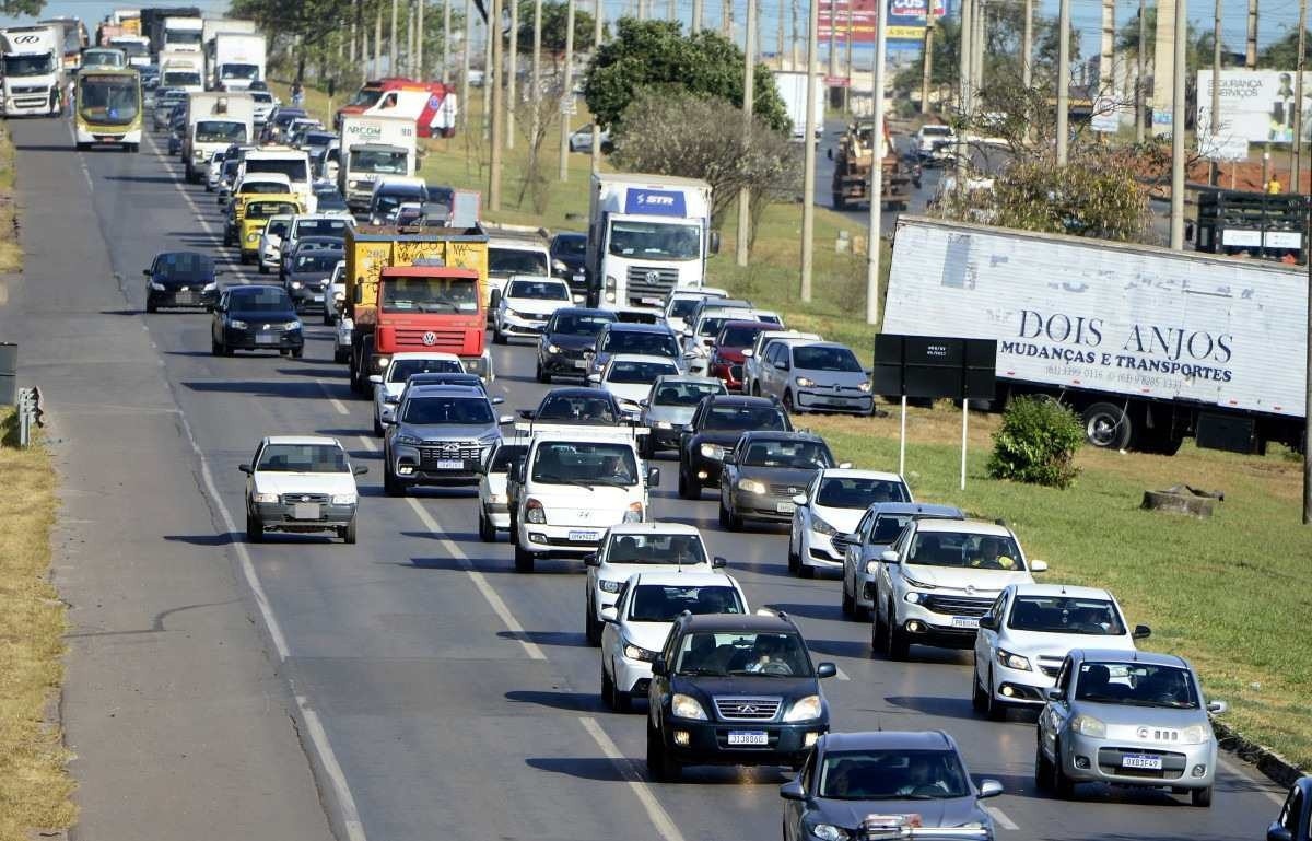Trânsito no DF: quinta começa com congestionamento nas principais vias