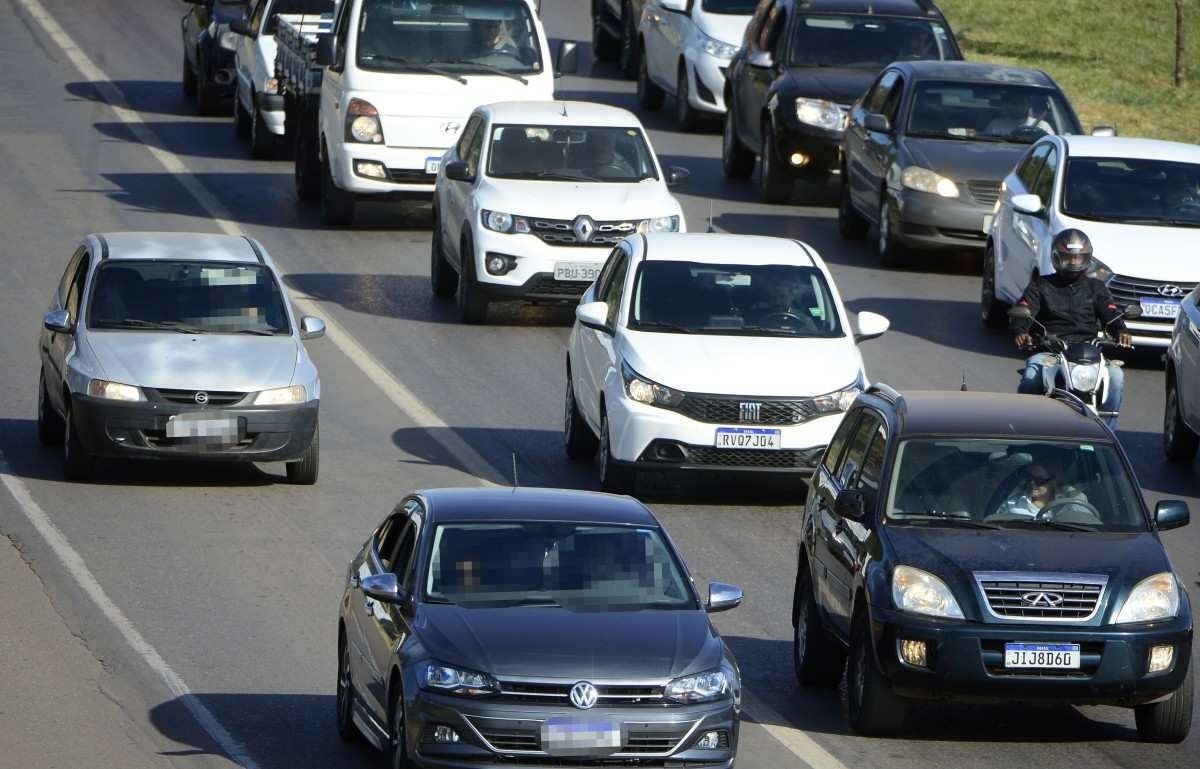 PM de folga mata funcionário de trânsito após placa cair em cima de moto