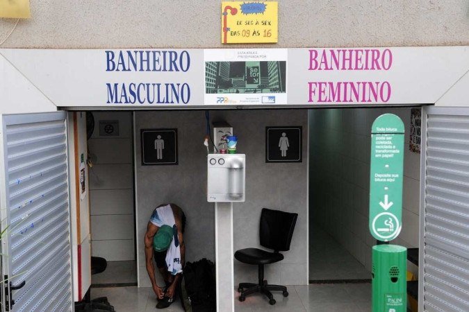  16/06/2023. Crédito: Minervino Júnior/CB/D.A Press. Brasil.  Brasilia - DF. Banheiro público no Setor Comercial Sul.