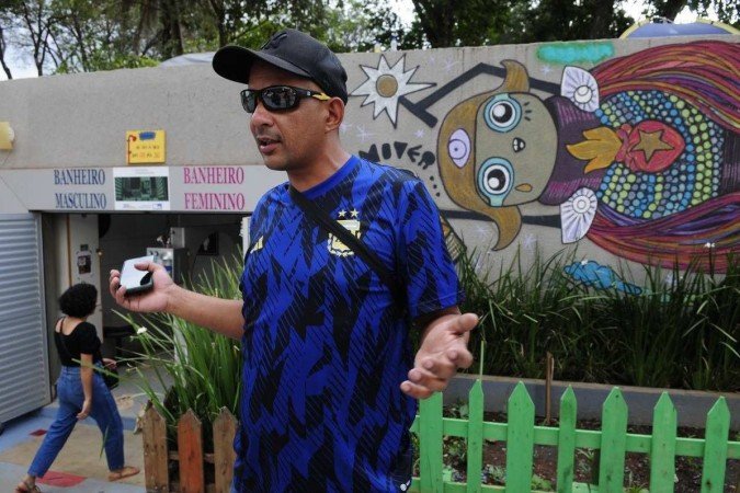  16/06/2023. Crédito: Minervino Júnior/CB/D.A Press. Brasil.  Brasilia - DF. Banheiro público no Setor Comercial Sul. José Salustiano