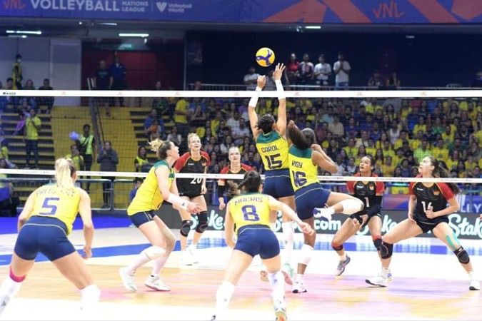 durante o jogo de vôlei as equipes etapa em 2 a 2 será disputado o quinto e  o último para saber qual 