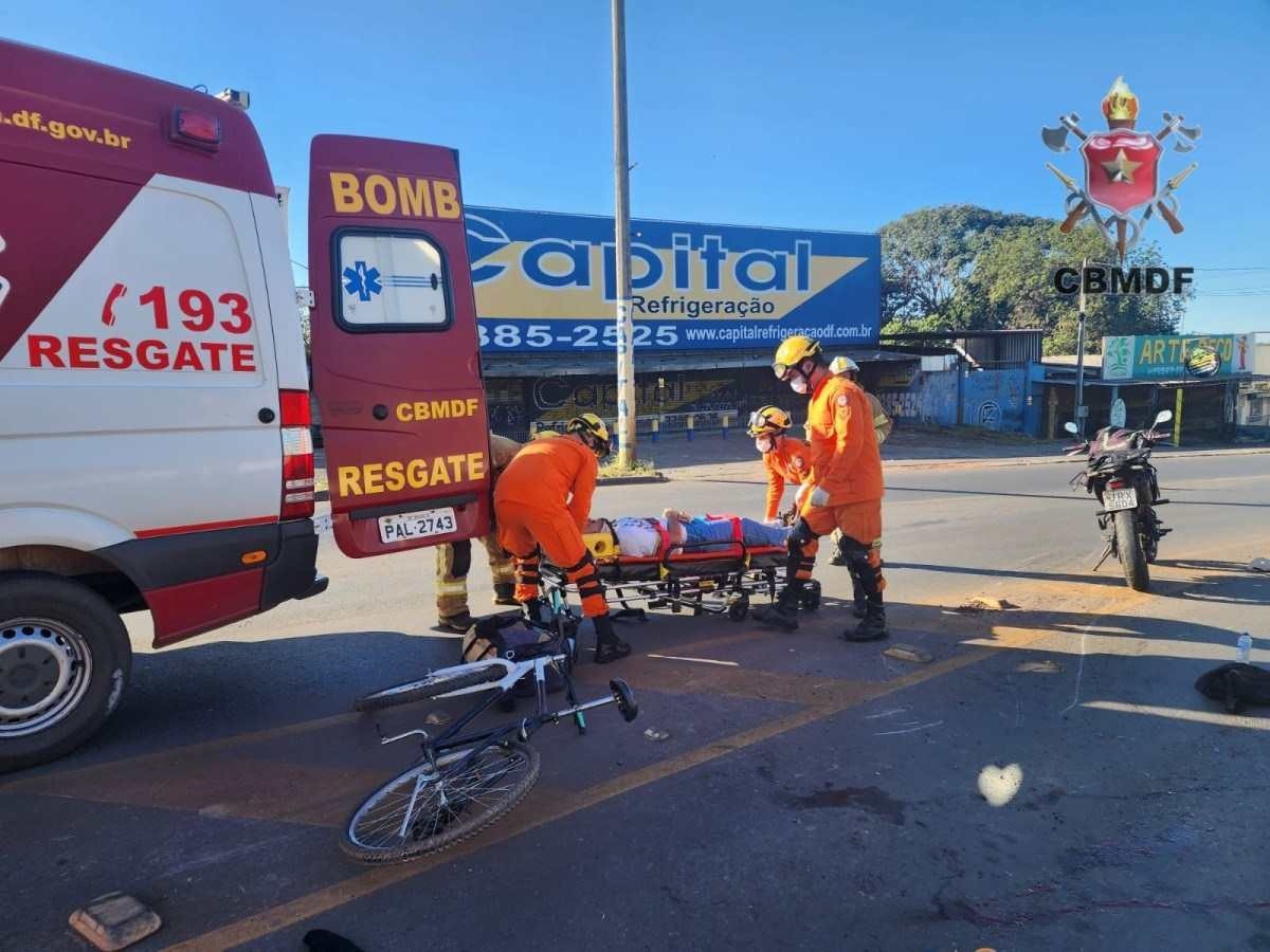 Ciclista fica gravemente ferido após colisão com motocicleta no Gama