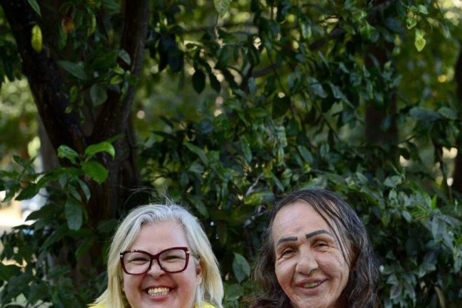  19/06/2023 Crédito: Marcelo Ferreira/CB/D.A Press. Brasil. Brasilia - DF -  LGBTQIA+60. Coletivo Tulipas do Cerrado. Juma Santos (camisa amarela) e  Keyti Marrone (camisa rosa)