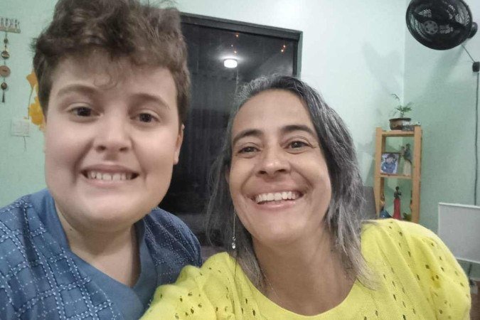 Ana Gulias, 49 anos, mudou de carreira para dar suporte ao filho Leonardo, de 11 anos, diagnosticado com autismo de nível 3. - (crédito: Arquivo pessoal) Ana Gulias, 49 anos, mudou de carreira para dar suporte ao filho Leonardo, de 11 anos, diagnosticado com autismo de nível 3. - (crédito: Arquivo pessoal)