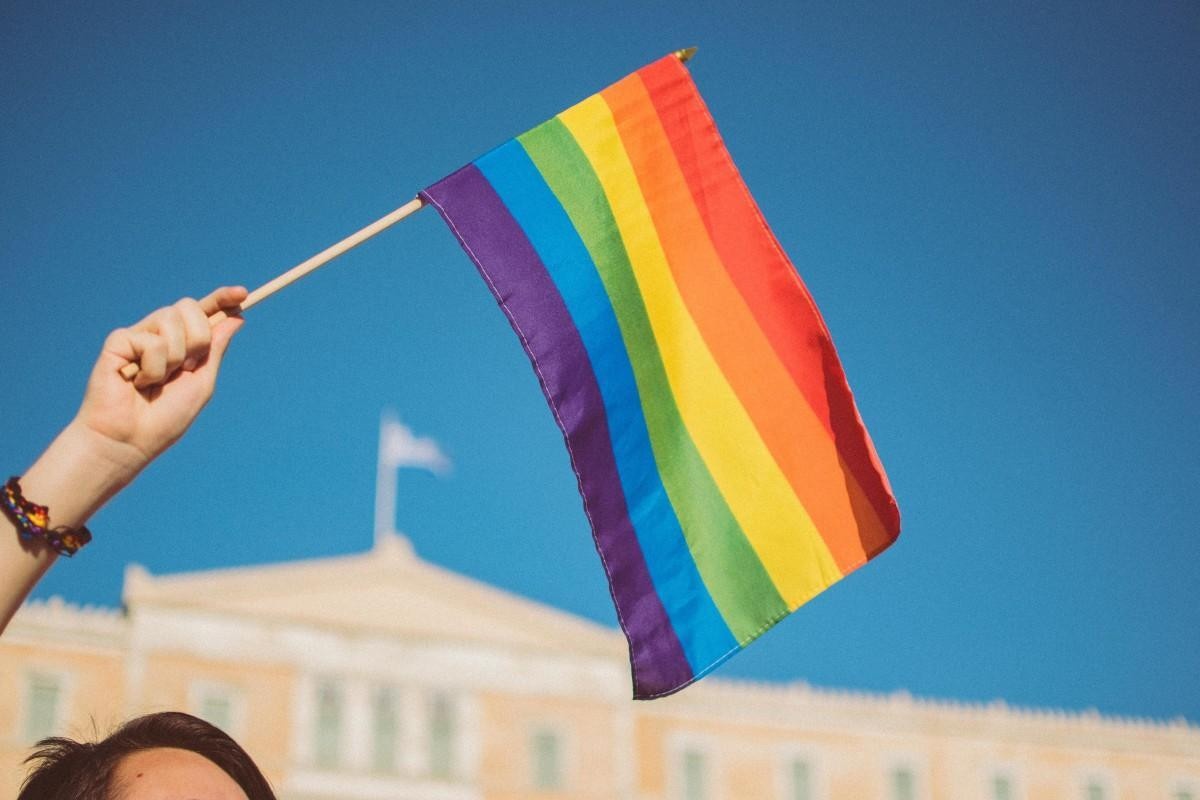 Estônia se torna o primeiro dos países bálticos a aprovar casamento LGBT+
