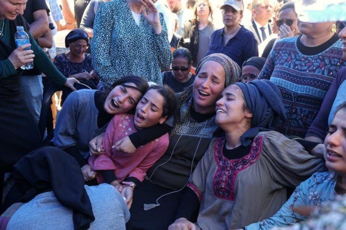 Familiares enterram Nahman Mordof, 17: vítima do atentado em Eli 