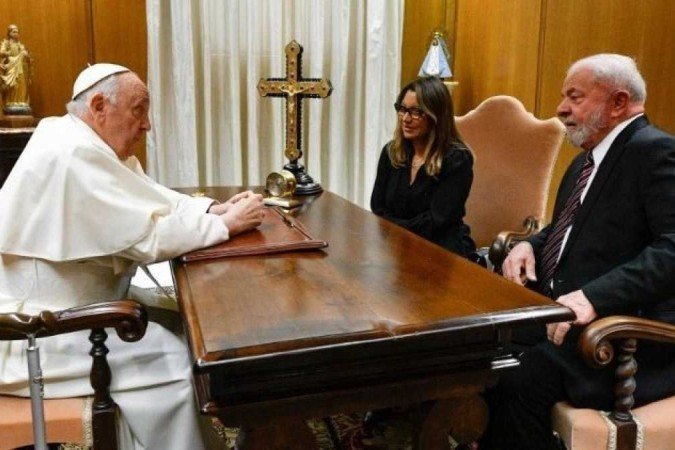 O presidente Luiz Inácio Lula da Silva (PT) e a primeira-dama, Rosângela da Silva, em audiência com o Papa Francisco, no Vaticano 21/6 - (crédito: Divulgação/Vaticano) O presidente Luiz Inácio Lula da Silva (PT) e a primeira-dama, Rosângela da Silva, em audiência com o Papa Francisco, no Vaticano 21/6 - (crédito: Divulgação/Vaticano)