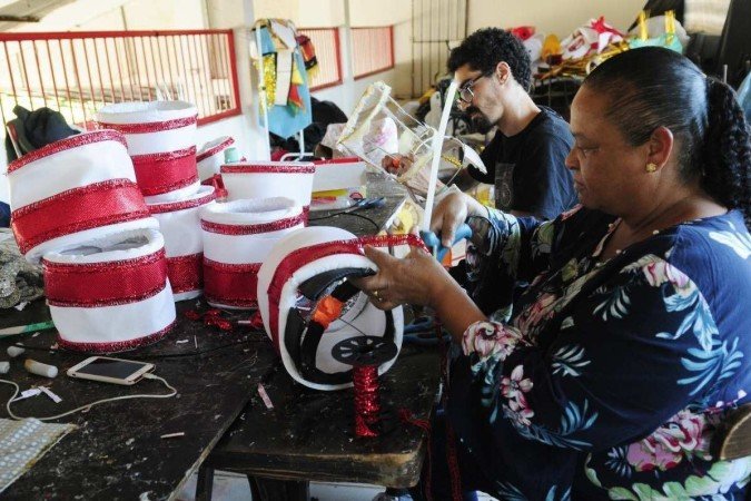 Preparativos no barracão da escola de samba da Asa Norte para o desfile que será realizado neste fim de semana -  (crédito: Minervino Júnior/CB/D.A.Press)