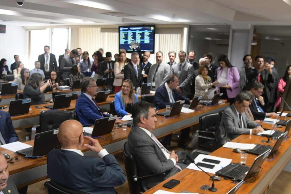 Arcabouço é aprovado na CAE e segue para votação no plenário do Senado