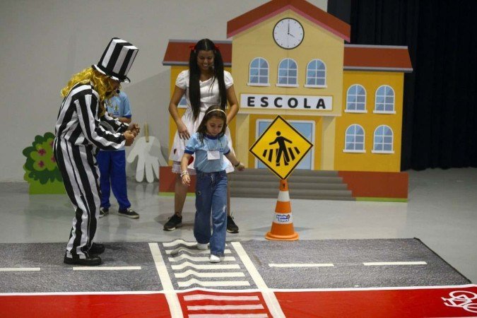 Programa é totalmente gratuito e oferece transporte e lanche para todos os alunos. Os ensinamentos são compartilhados com suas famílias