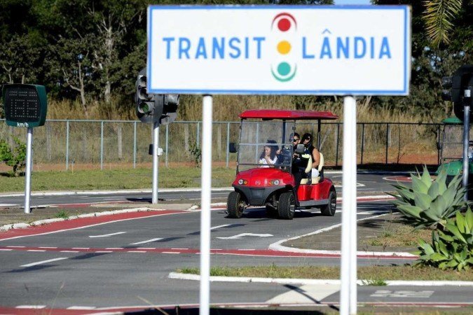  21/06/2023 Crédito: Marcelo Ferreira/CB/D.A Press. Brasil. Brasilia - DF - Escola Vivencial de Trânsito Transitolândia, recebe alunos da Escola Classe 502 de Samambaia para aprender sobre o trânsito 