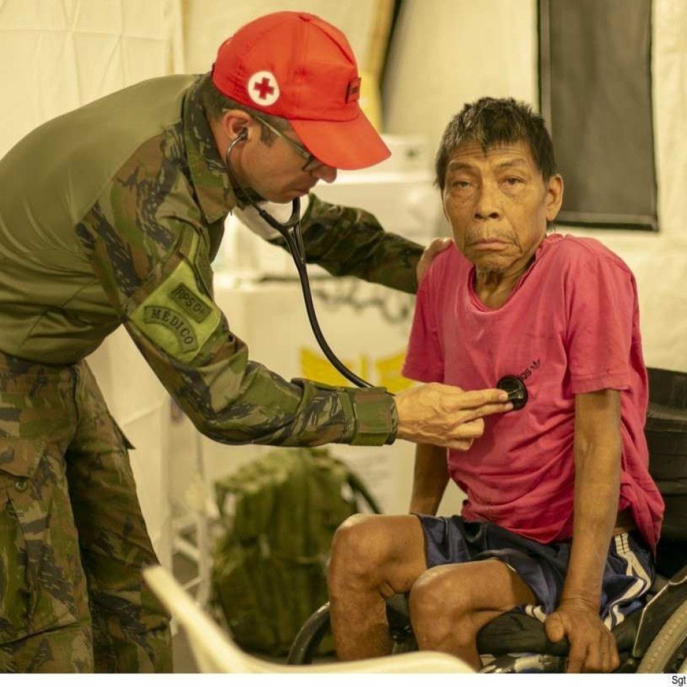 Primeiro mês do ano mostrou ao brasileiro uma tragédia humanitária ocorrida com os povos Ianomâmis 2023. Coluna 360. Trabalho da Aeronautica com os Yanomamis. O vovô também merece cuidados!