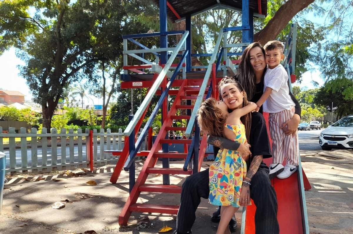 "São duas crianças muito inteligentes e nós trabalhamos muito em suas emoções, sempre tentando ouvir e fazer o melhor por eles", reforça Mariana