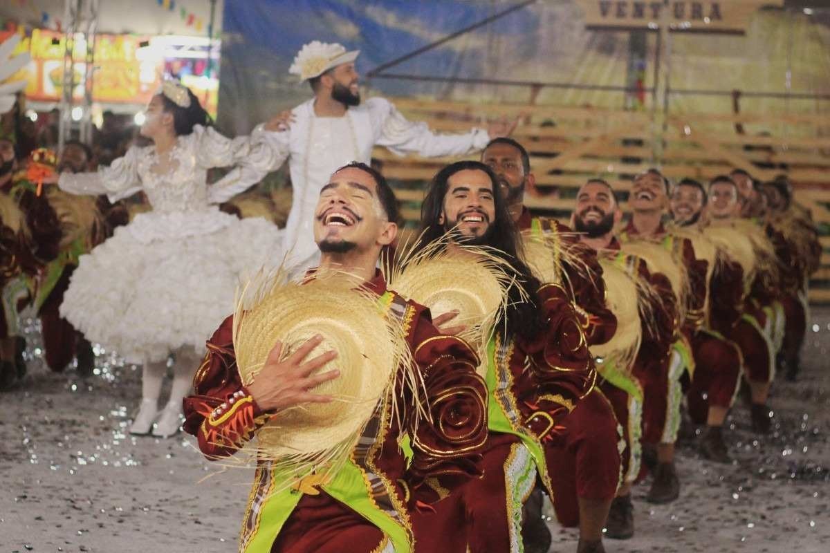 Quadrilha Junina Paixão Cangaço, de Águas Lindas de Goiás. 
