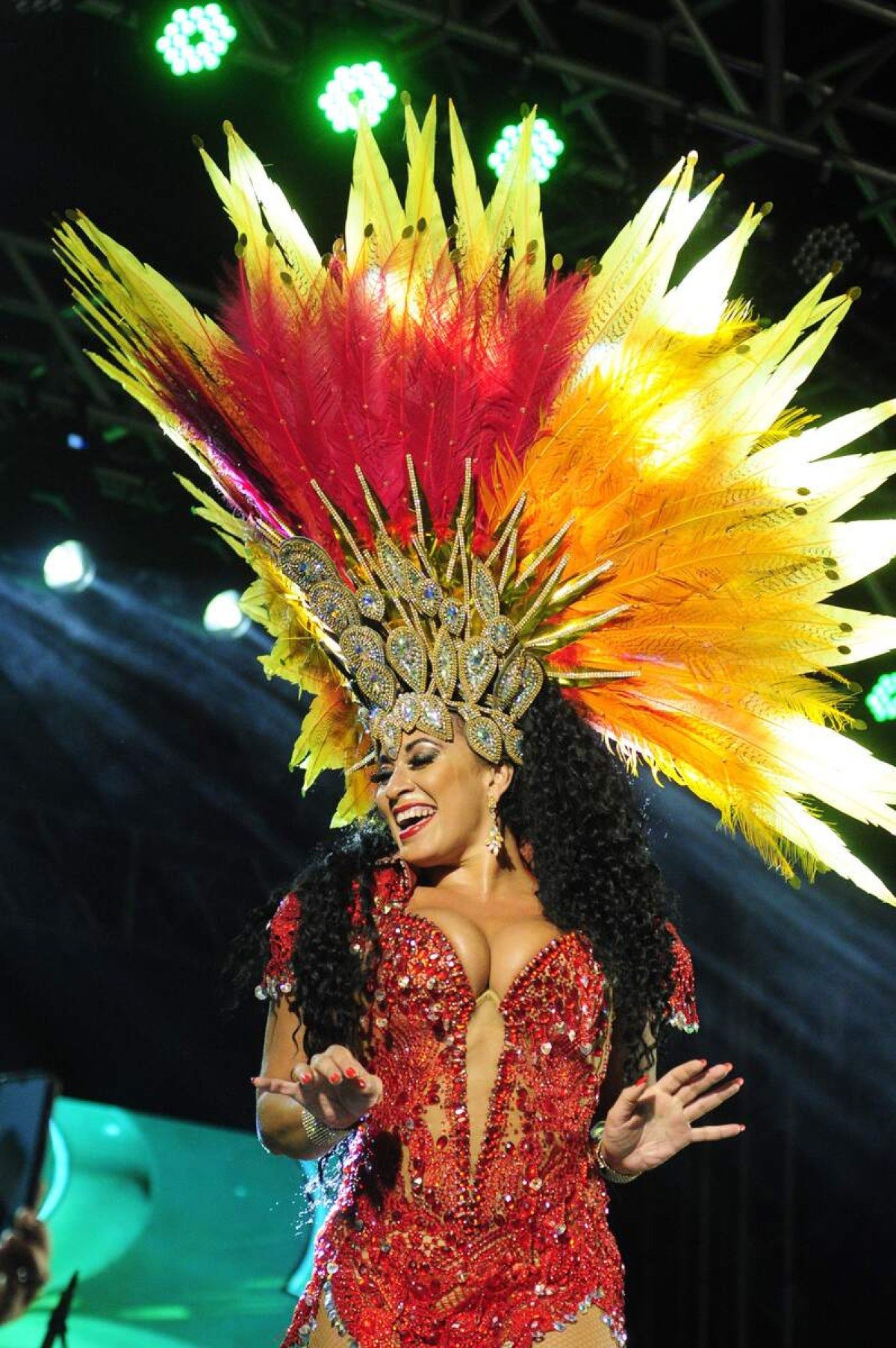  23/06/2023. Crédito: Minervino Júnior/CB/D.A Press. Brasil.  Brasilia - DF. Show do Dudu Nobre na abertura do desfile das escolas de samba (carnaval fora de época em Brasília) próximo a Funarte.