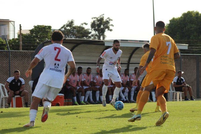 Ceilândia arrancou empate heroico com um jogador a menos e se mantém entre os quatro invictos nas quatro divisões do Brasileirão - (crédito: Mateus Dutra/Ceilândia) Ceilândia arrancou empate heroico com um jogador a menos e se mantém entre os quatro invictos nas quatro divisões do Brasileirão - (crédito: Mateus Dutra/Ceilândia)
