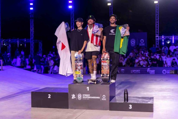 Kelvin Hoefler (D) foi medalhista de prata na estreia do skate nos Jogos Tóquio-2020 -  (crédito: Julio Detefon/CBSk)