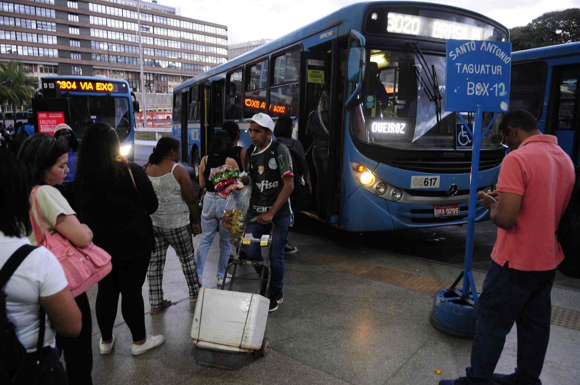 CNT critica incentivo do governo a transporte individual