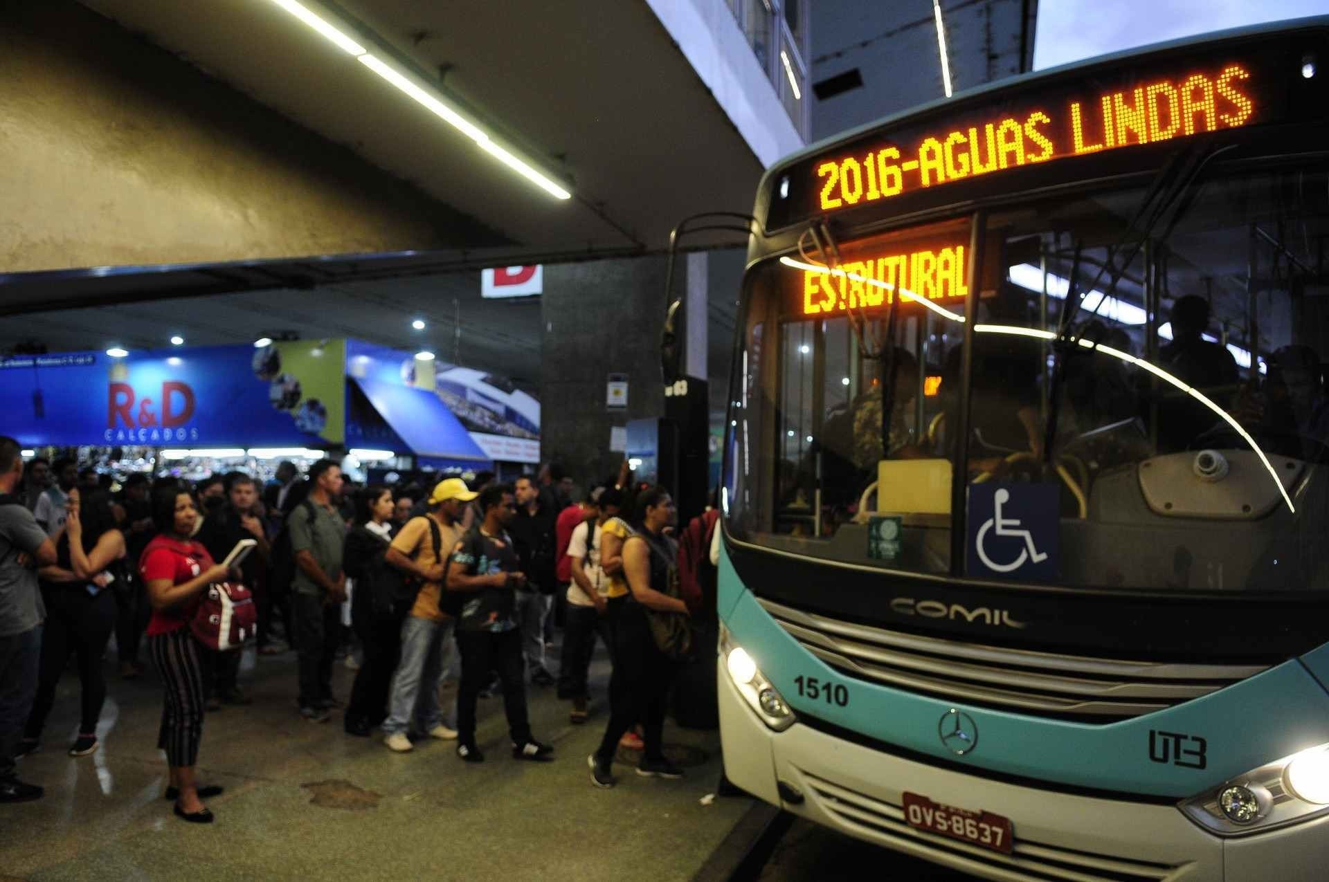 Pandemia ainda afeta uso de ônibus urbano; saiba a razão