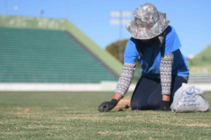  28/06/2023 Credito: Ed Alves/CB/DA.Press. Esportes. Reforma do Estadio Bezerrão e Reforma do Gramado. 