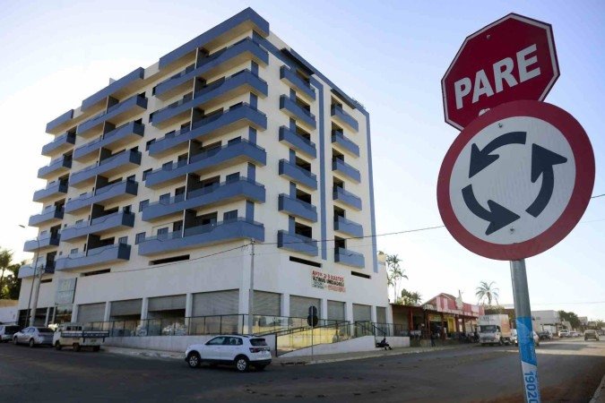  28/06/2023 Crédito: Marcelo Ferreira/CB/D.A Press. Brasil. Brasilia - DF -  Colônia Agricula Vicente Pires, risco de  especulação imobiliária e  a grilagem de terras. Prédio novo com  apartamentos a venda na rua 3