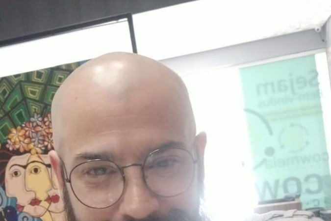 O CEO da Cowmeia, Thiago, e seu cão Babale