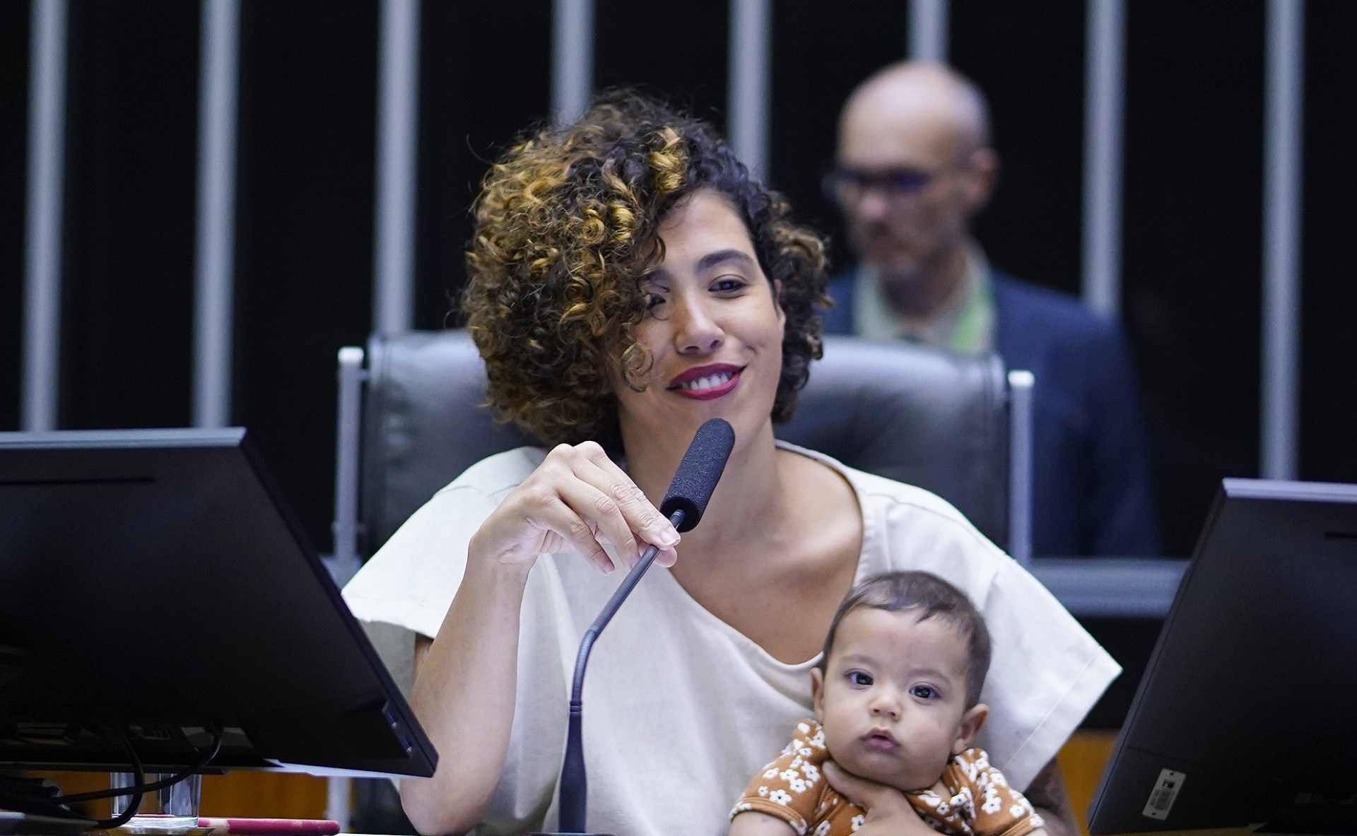 Talíria Petrone recebe ameaça de morte e é vítima de racismo por e-mail