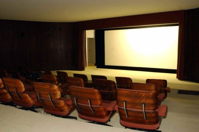 13/11/2002. Credito: Zuleika de Souza/CB/D.A Press. Brasil. Brasilia - DF. Sala de cinema no Palacio da Alvorada.
- (crédito: Zuleika de Souza/CB/D.A Press) 13/11/2002. Credito: Zuleika de Souza/CB/D.A Press. Brasil. Brasilia - DF. Sala de cinema no Palacio da Alvorada.
- (crédito: Zuleika de Souza/CB/D.A Press)