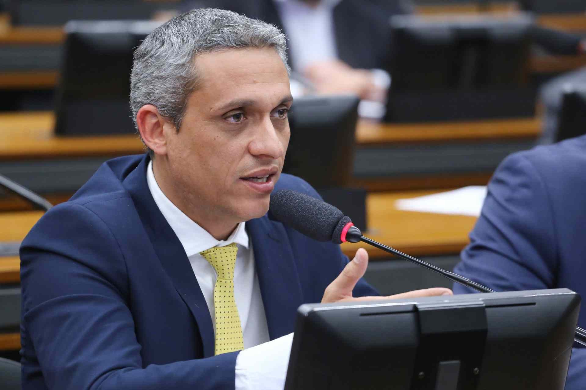 AGU apresenta à PGR notícia-crime contra deputado por falas racistas