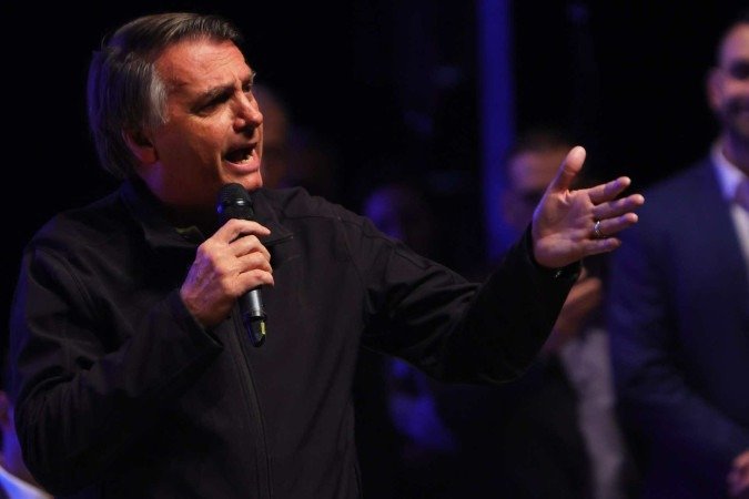 O ex-presidente Jair Bolsonaro (PL) ainda age como presidente na internet, mesmo fora do Planalto e inelegível - (crédito: SILVIO AVILA / AFP) O ex-presidente Jair Bolsonaro (PL) ainda age como presidente na internet, mesmo fora do Planalto e inelegível - (crédito: SILVIO AVILA / AFP)