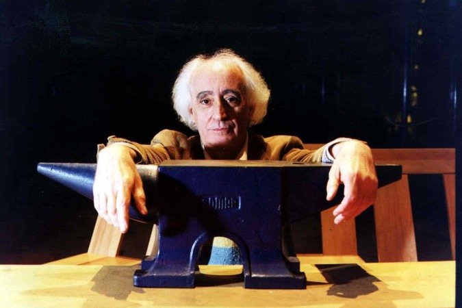 08/09/1994. Credito: Milton Michida/AE. Dramaturgo Jose Celso Martinez Correa.
CB, 29/03/1998. Pensar, p. 2;
CB, 08/12/2000. Cultura, p. 22;
Localizacao Acervo Fisico: TEATRO - DIRETOR 