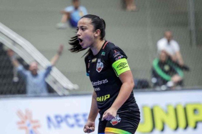 Adef/Apcef volta às quadras depois de duas semanas e meia com objetivo de subir na tabela da Liga Feminina de Futsal -  (crédito: Lucas Rodrigues/Adef)