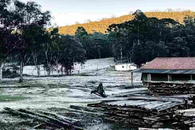 Campo da cidade de Maria da Fé, em Minas Gerais, que registrou nesta terça a quarta menor temperatura do país
 -  (crédito: William Siqueira/Divulgação)