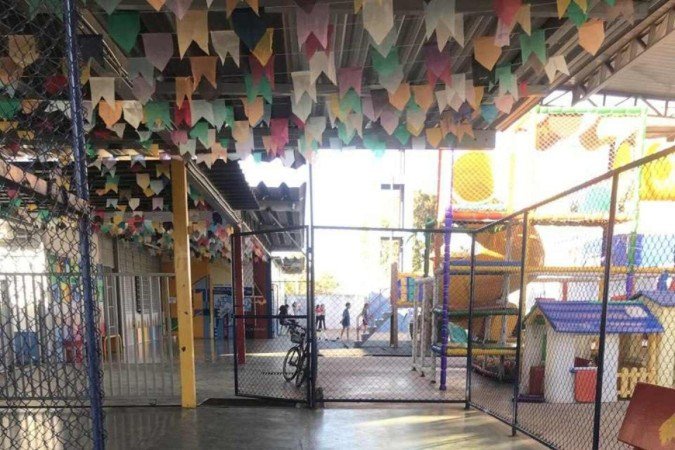 Além da violência entre alunos, responsáveis temem a violência nos arredores da escola.